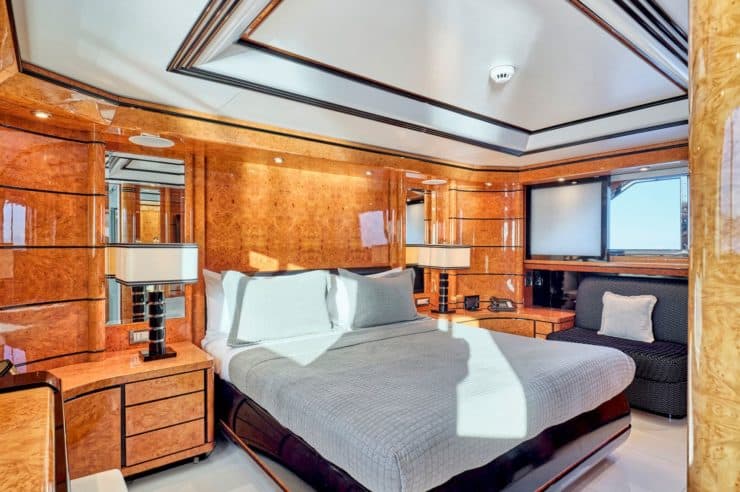 location-motor-yacht-charter-MILOSATSEA