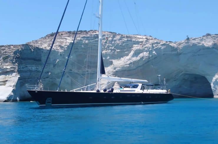 location-yacht-charter-MY-amadeus