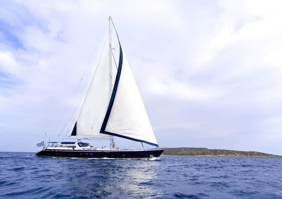 location-yacht-charter-MY-amadeus