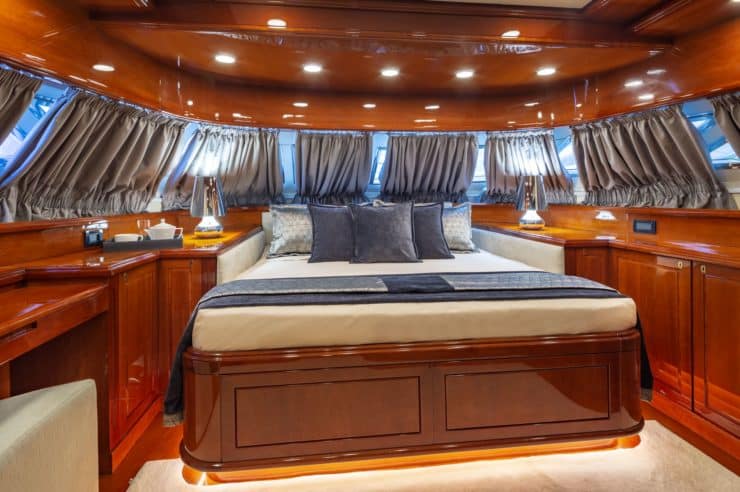 location-yacht-charter-MY-divine