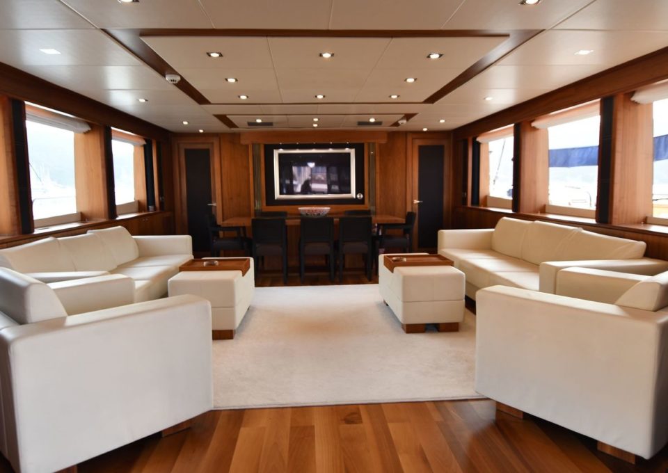 location-yacht-charter-MY-infinity