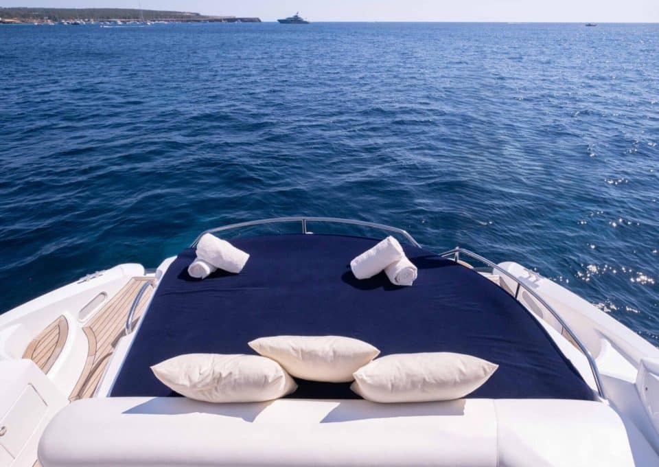 location-journée-yacht-m-y-Sunseeker_Portofino_53