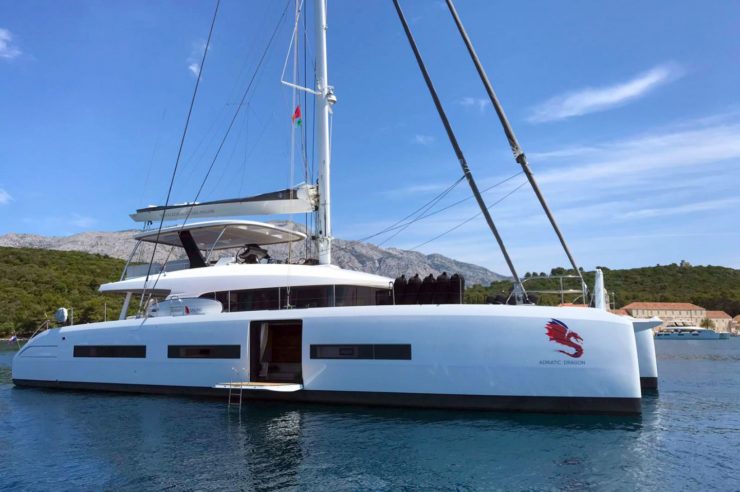 location-catamaran-yacht-charter-MY-adriatic-dragon