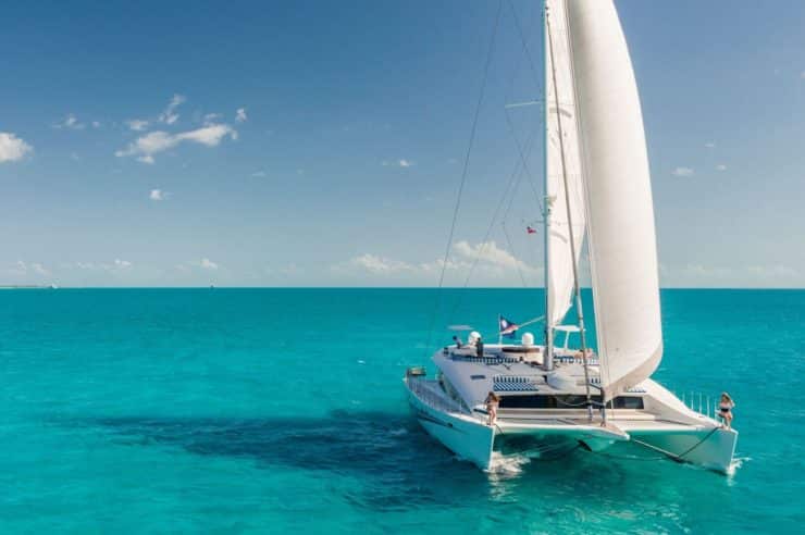 location-catamaran-yacht-charter-MY-blue-gryphon