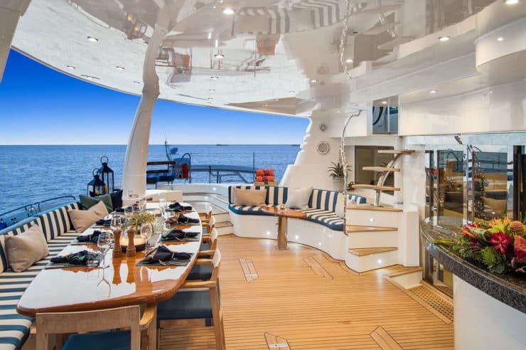 location-catamaran-yacht-charter-MY-blue-gryphon