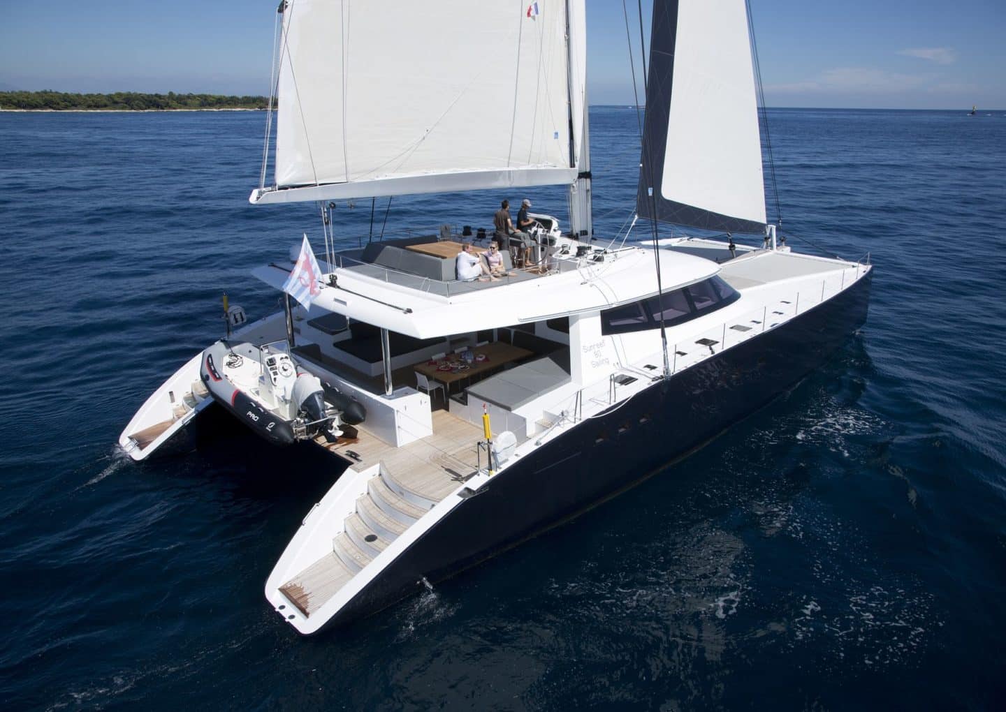 location-catamaran-yacht-charter-MY-levante