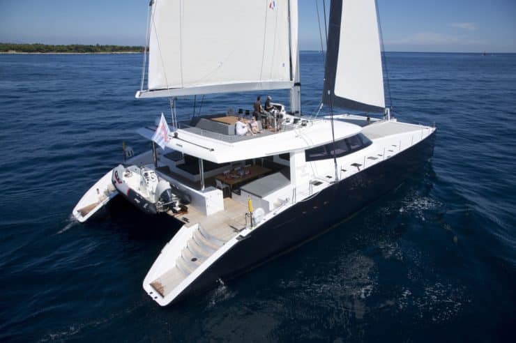 location-catamaran-yacht-charter-MY-levante