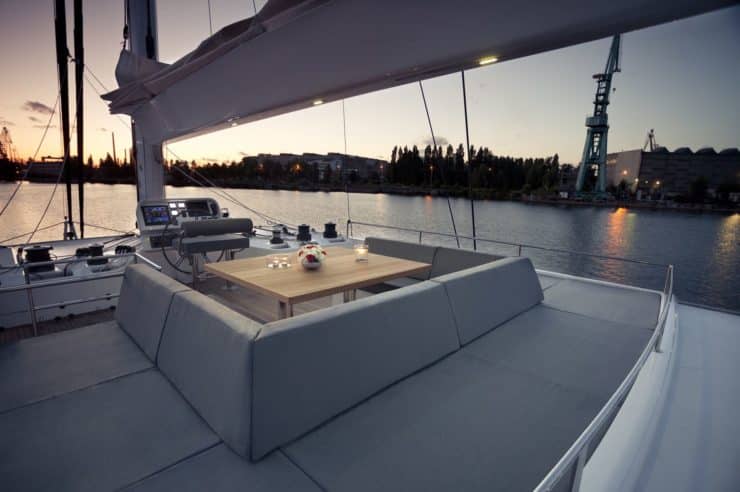 location-catamaran-yacht-charter-MY-levante