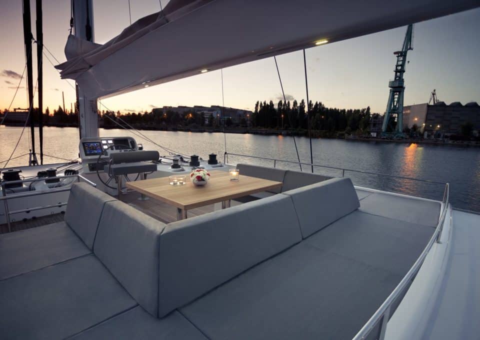 location-catamaran-yacht-charter-MY-levante