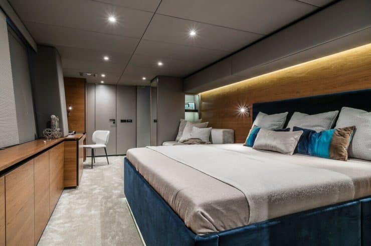 location-motor-yacht-charter-7-X