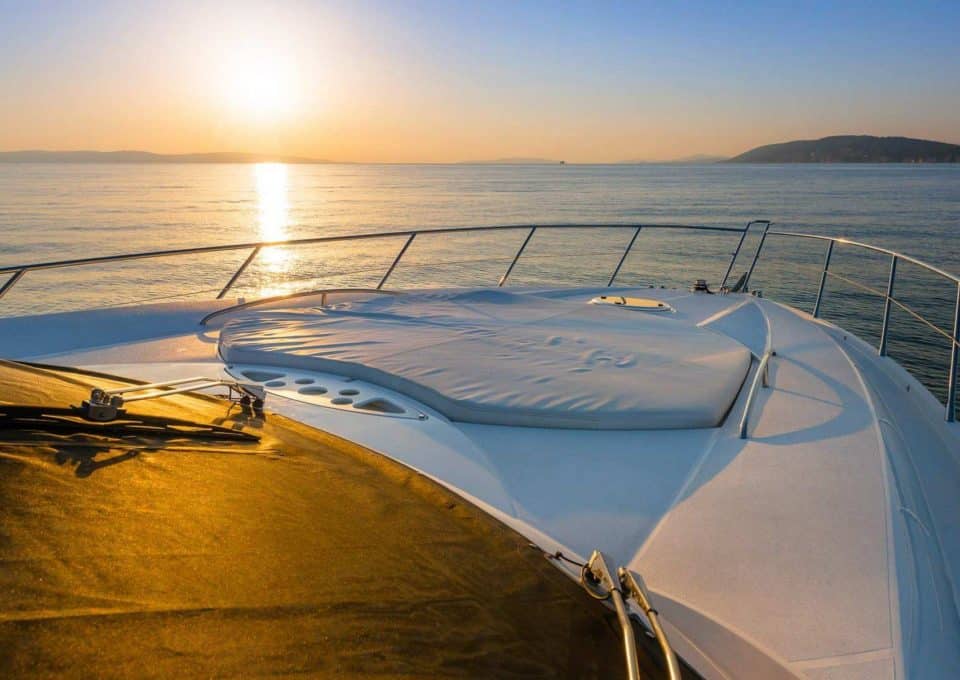 location-yacht-charter-MY-glorious