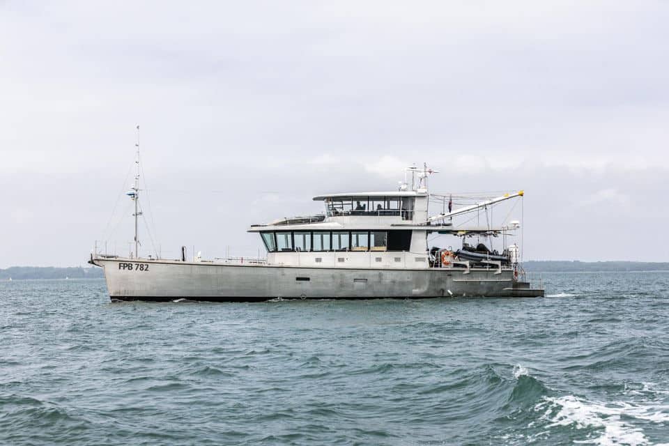 location-motor-yacht-charter-GREY-WOLF