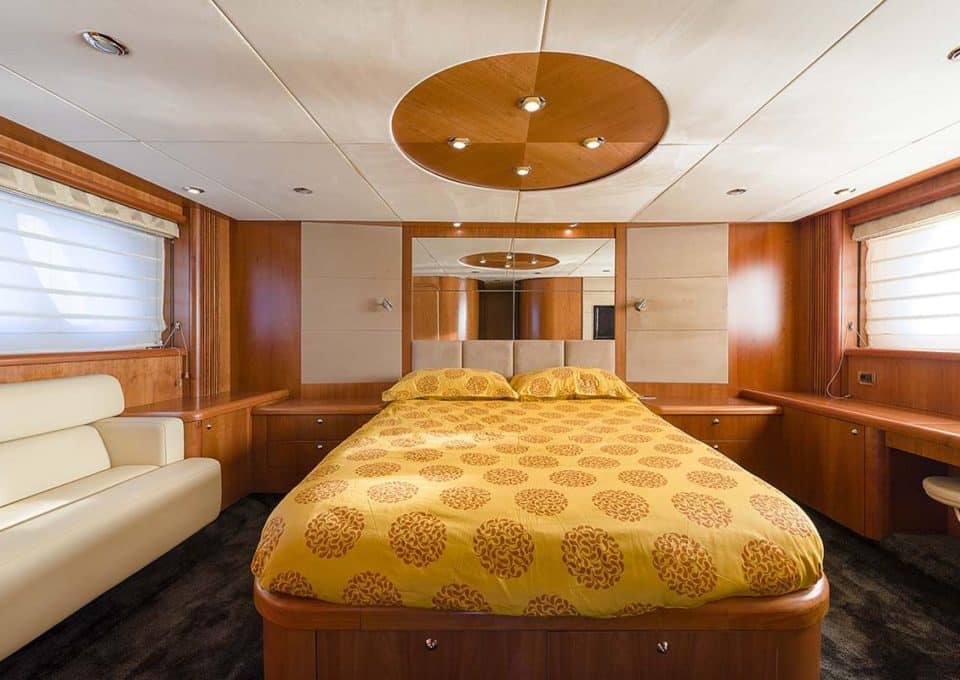 location-yacht-charter-MY-glorious