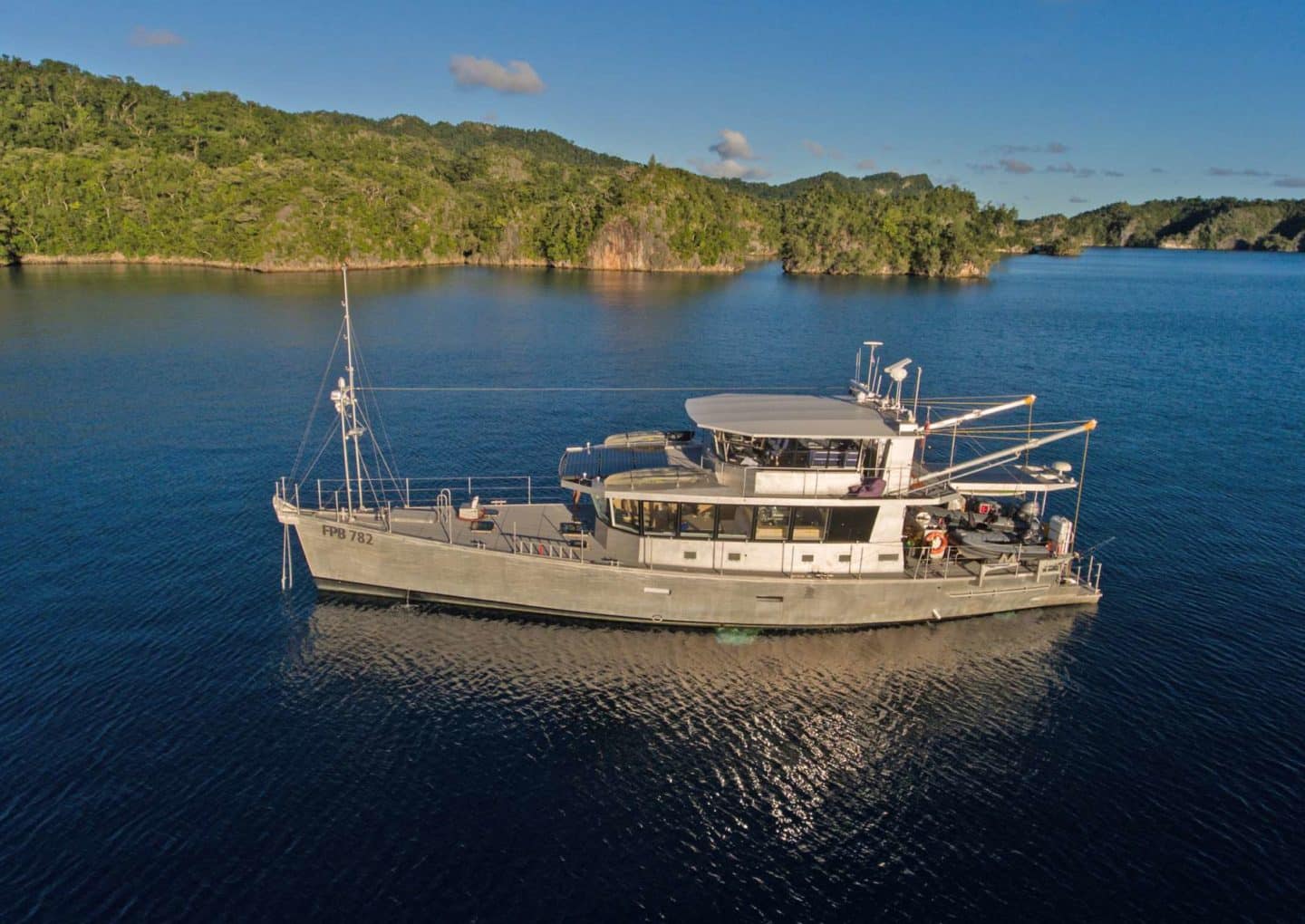 location-yacht-charter-MY-grey-wolf