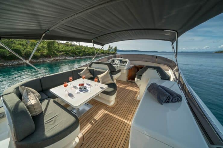 location-yacht-charter-MY-jantar