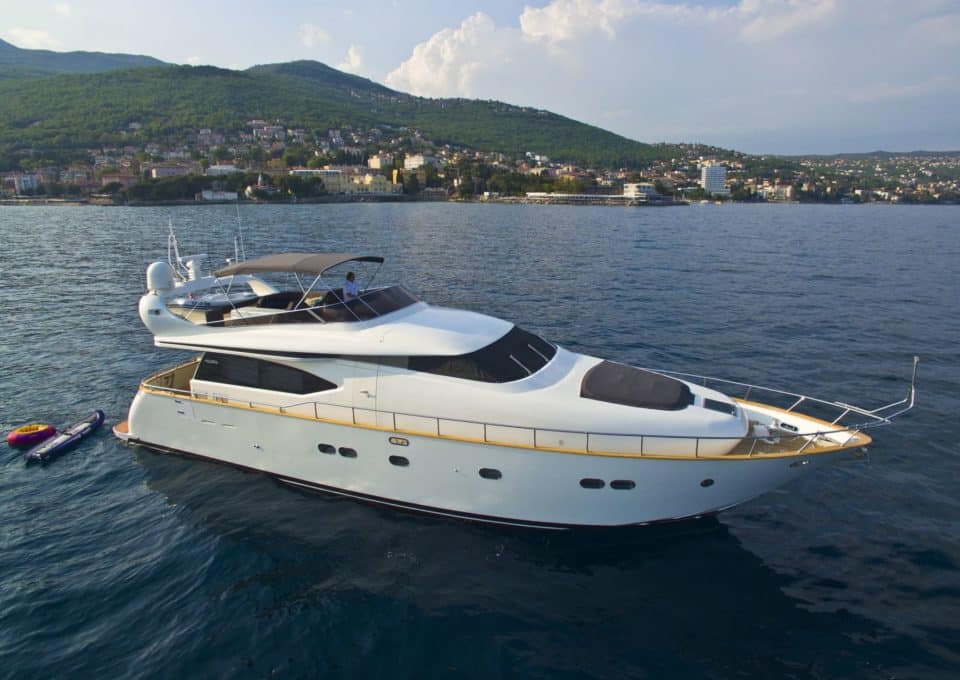 location-yacht-charter-MY-jantar