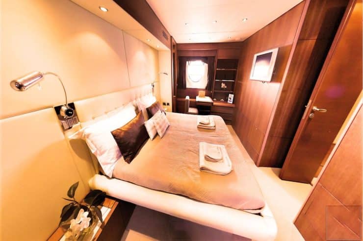 location-yacht-charter-MY-questa-e-vita