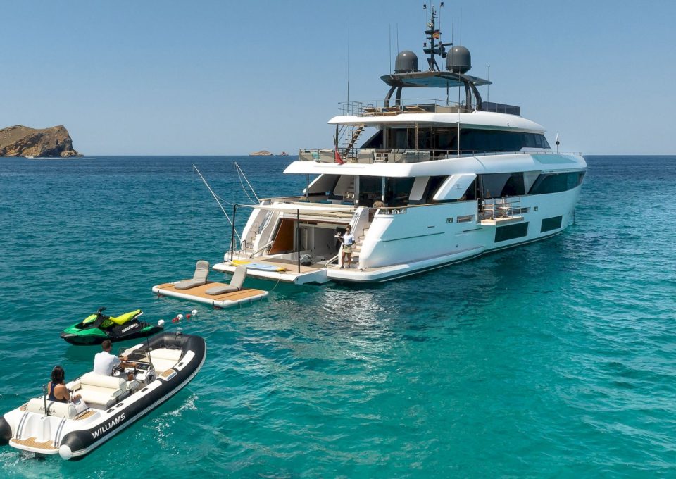 yacht-charter-rental-m-y-acqua