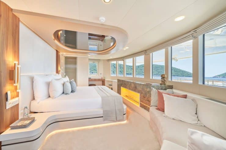 yacht-charter-m-y-aeterna