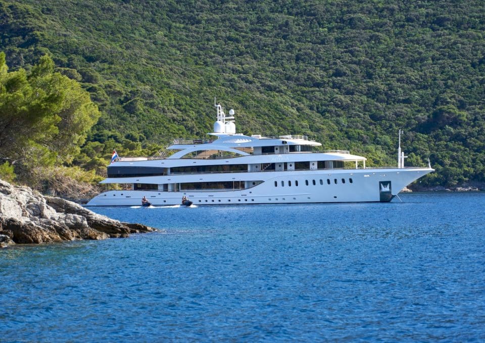 yacht-charter-m-y-aeterna