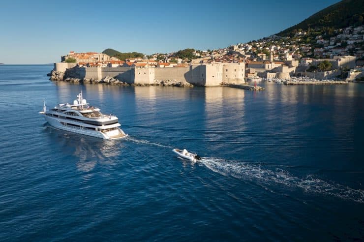 yacht-charter-m-y-aeterna