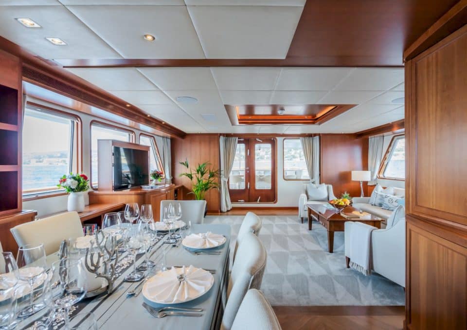 yacht-charter-rental-m-y-cornelia