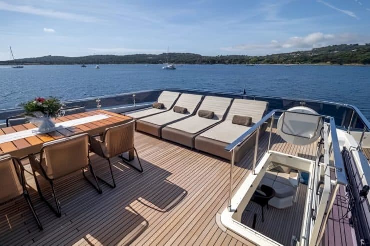 yacht-charter-rental-m-y-nineteen-42